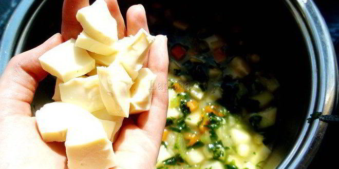 Рецепт супа-пюре из петрушки с сыром бри