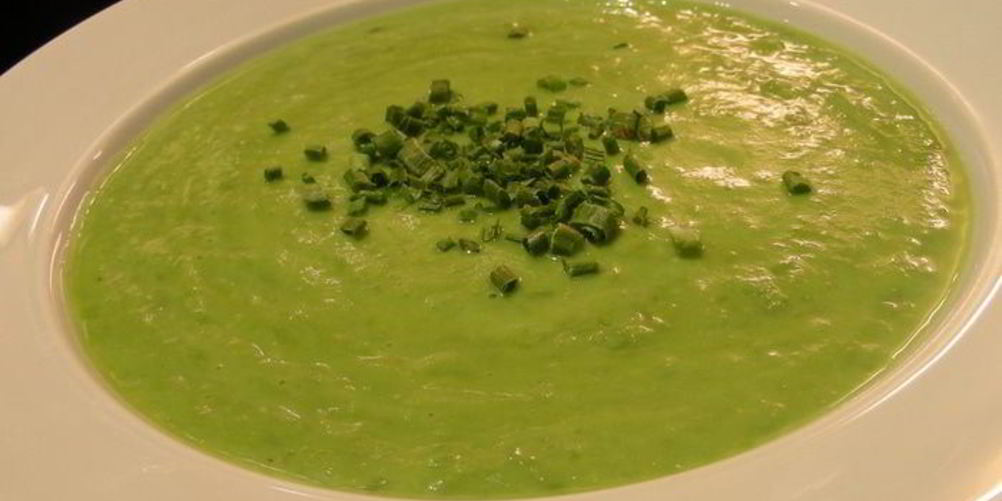 Как приготовить суп-пюре из зеленого горошка с чесноком и тмином