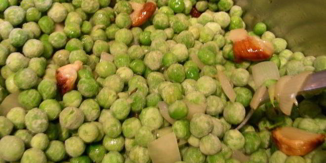 Рецепт супа-пюре из зеленого горошка с чесноком и тмином