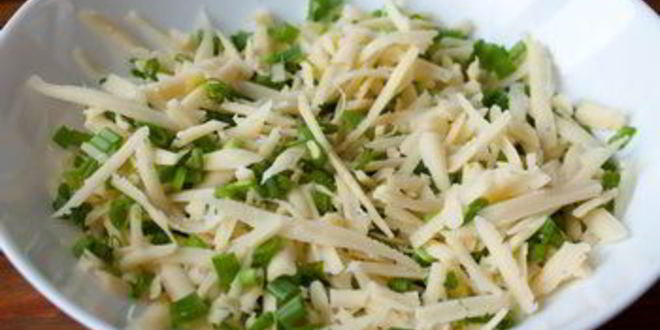 Рецепт супа-пюре из зеленого горошка с сырно-луковыми гренками