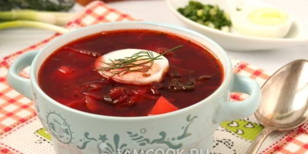 Как приготовить горячий свекольник с ботвой