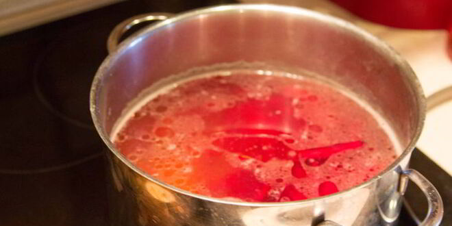 Рецепт холодного свекольника с ботвой