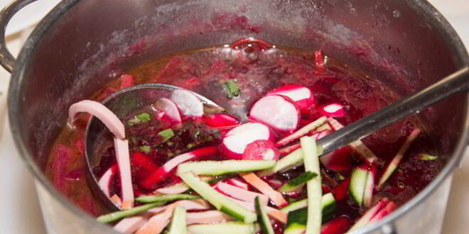 Рецепт холодного свекольника с ботвой