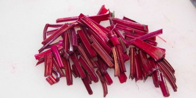 Рецепт холодного свекольника с ботвой