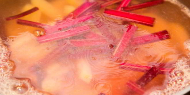 Рецепт холодного свекольника с ботвой