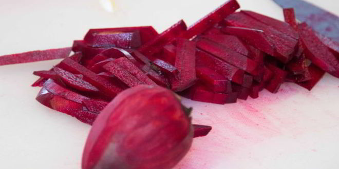 Рецепт холодного свекольника с ботвой