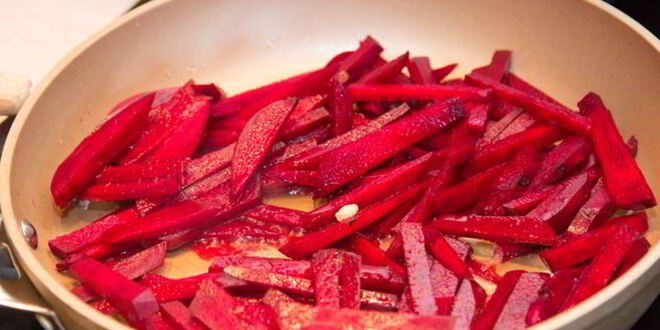 Рецепт холодного свекольника с ботвой