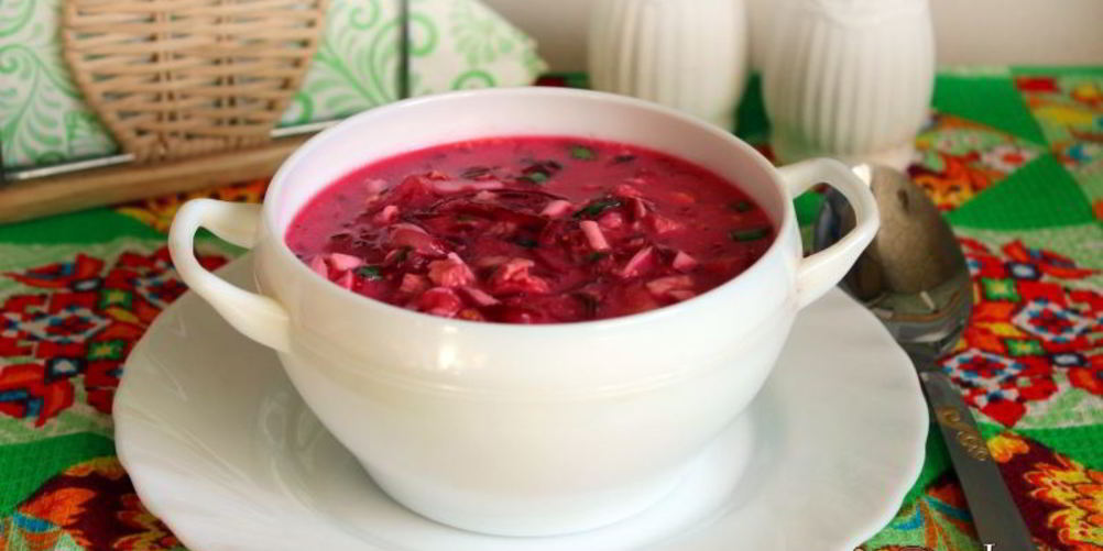 Как приготовить холодный свекольник с курицей на сметане и минеральной воде