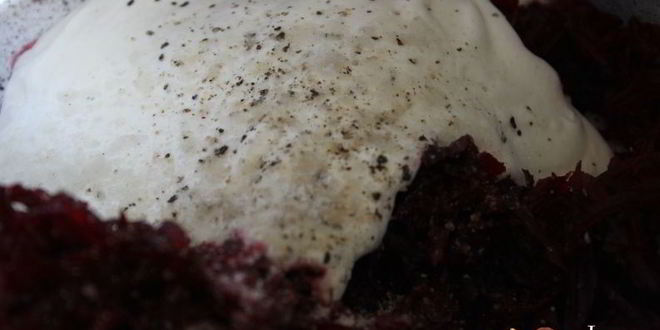 Рецепт холодного свекольника с курицей на сметане и минеральной воде