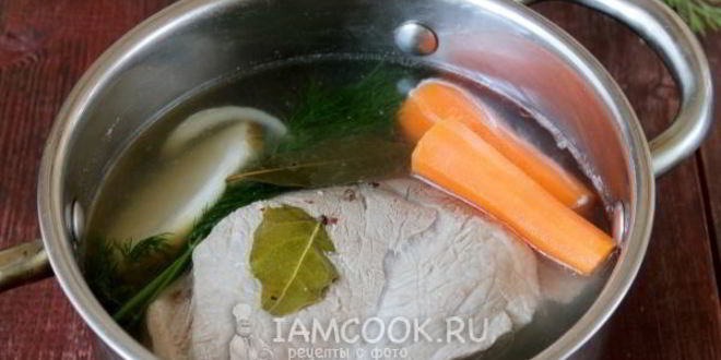 Рецепт классического горячего свекольника со свининой