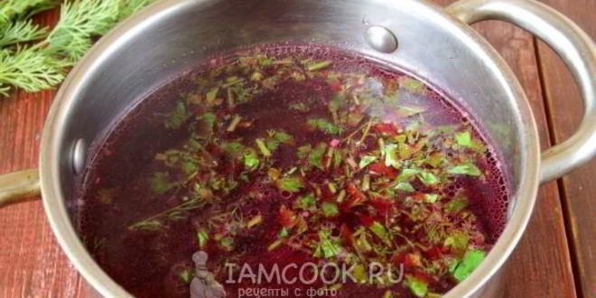 Рецепт классического горячего свекольника со свининой