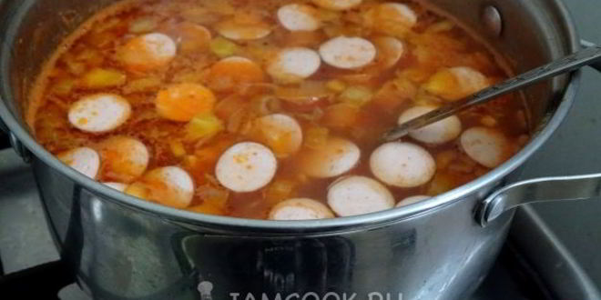 Рецепт свекольника с сосисками и сметаной