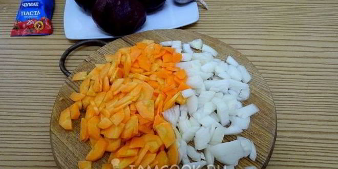 Рецепт свекольника с сосисками и сметаной