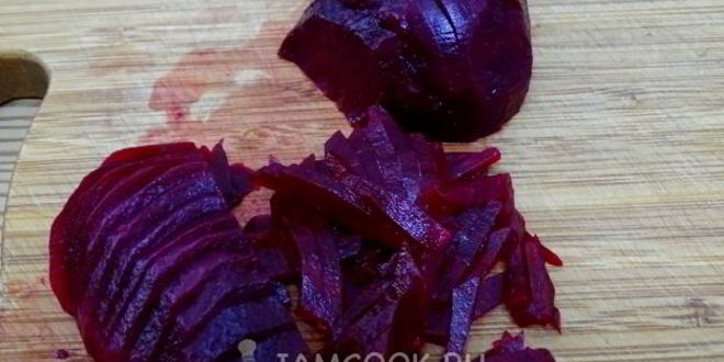 Рецепт свекольника с сосисками и сметаной