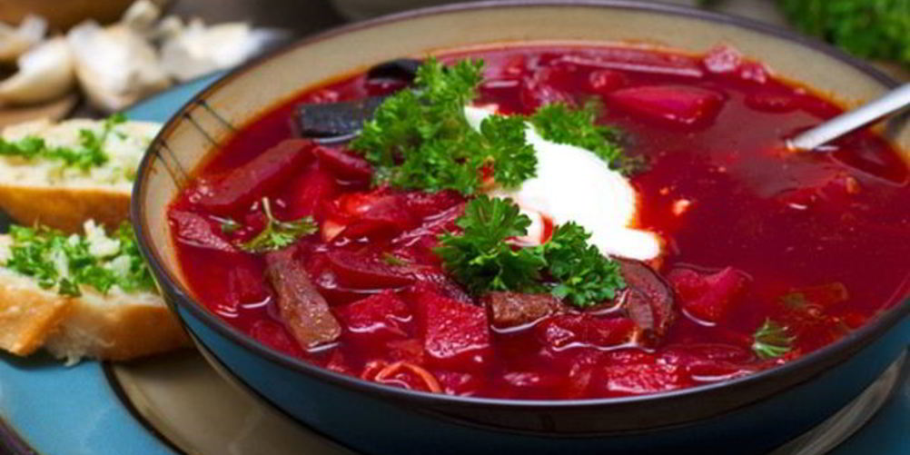 Как приготовить теплый свекольник с мясом и ботвой