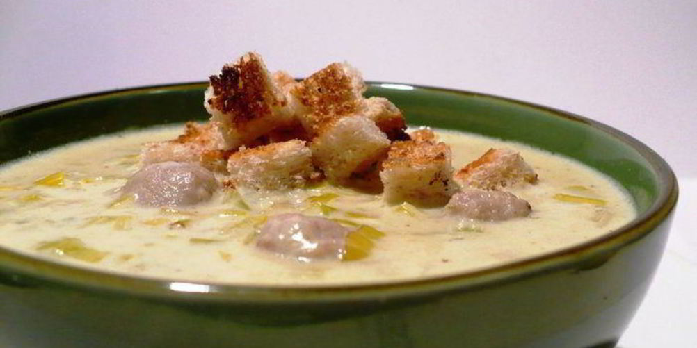 Как приготовить наваристый сырный суп из порея с фрикадельками и гренками