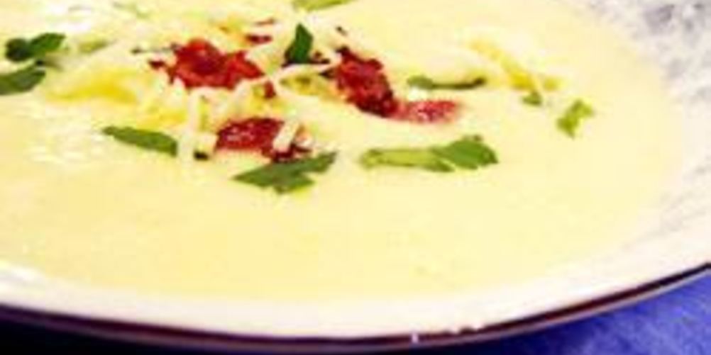 Как приготовить сырно-луковый суп с луком-пореем