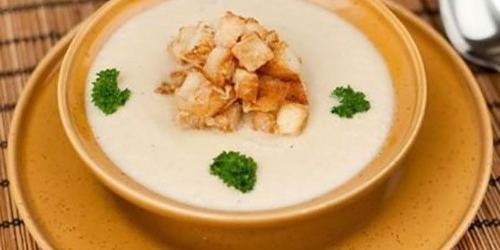 Как приготовить сырный суп из лесных грибов с крутонами