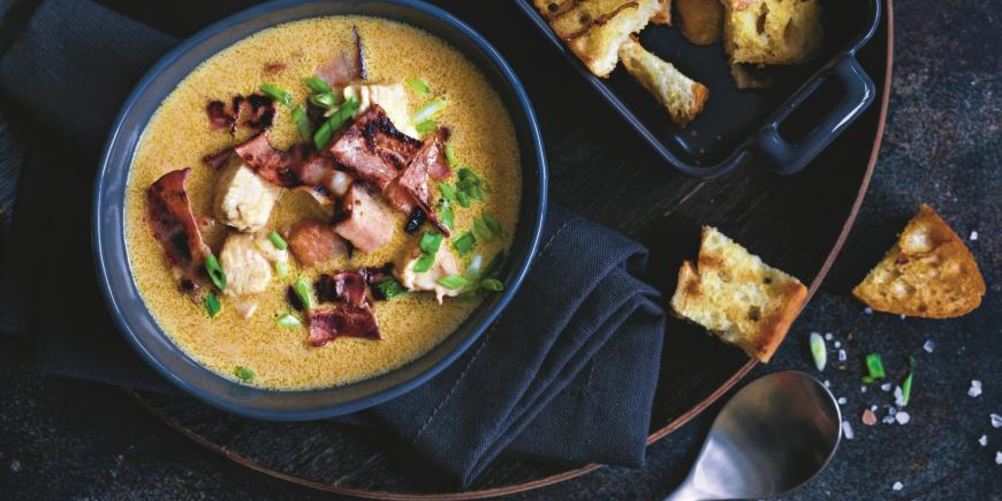 Как приготовить сырный суп с курицей и грудинкой