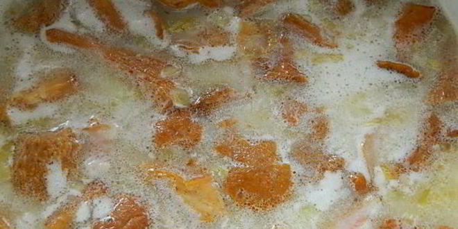 Рецепт сырного супа с лисичками и беконом