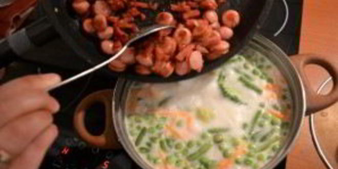 Рецепт сырного супа с сосисками