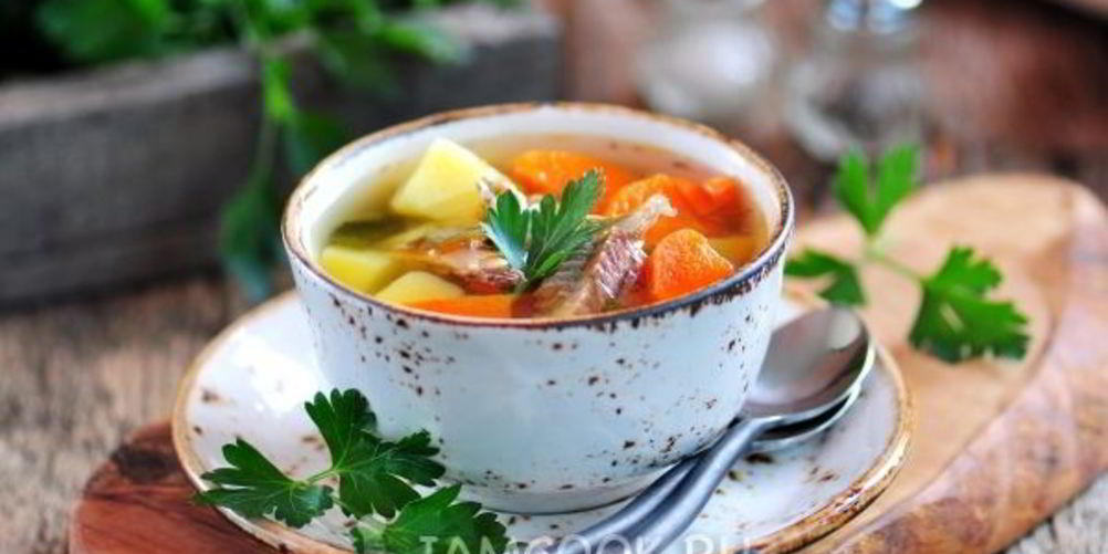 Как приготовить уху из консервированной сайры