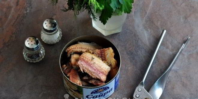 Рецепт ухи из консервированной сайры