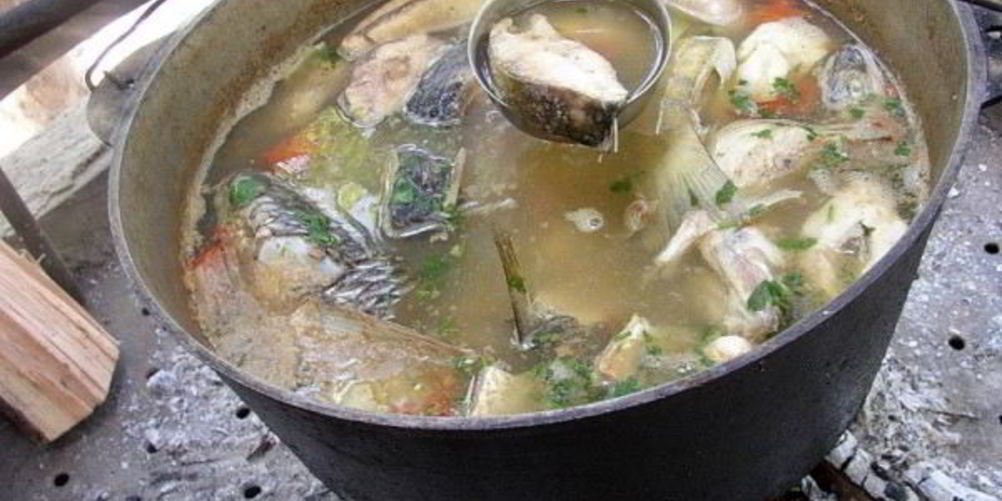 Как приготовить уху на костре