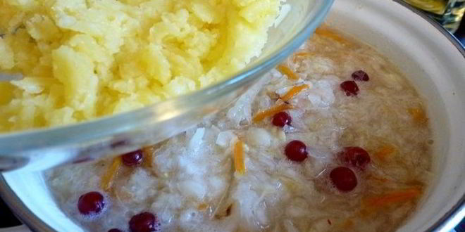 Рецепт запорожского капустняка с уткой и копченым черносливом