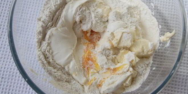 Рецепт бабушкиных рулетиков с клубникой и лукумом