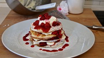 Рецепт Американских панкейков с кремом из маскарпоне и малиной
