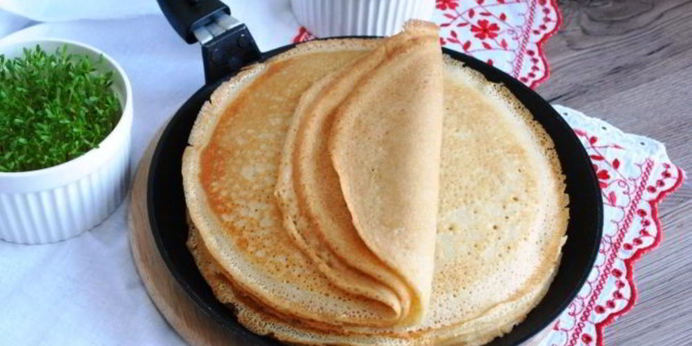 Как приготовить блинчики на кефире тонкие с дырочками