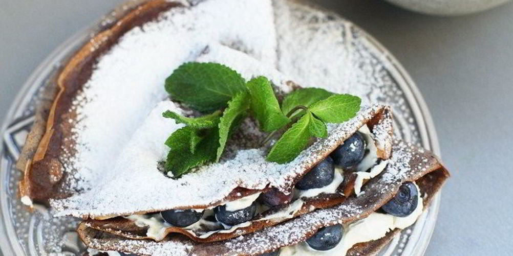 Как приготовить блины из черемуховой муки с маскарпоне и голубикой