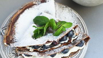 Рецепт Блинов из черемуховой муки с маскарпоне и голубикой