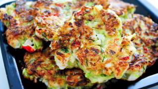 Рецепт Мини-блинчиков из кабачков и краба