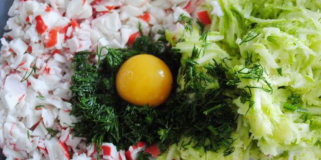 Рецепт мини-блинчиков из кабачков и краба