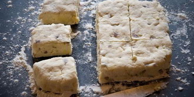 Рецепт булочек с сыром и луком