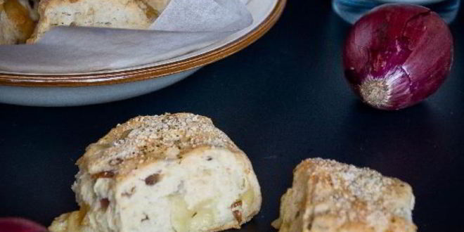 Рецепт булочек с сыром и луком