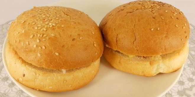 Рецепт булочек фаршированных сосисками, помидорами и сыром в микроволновке