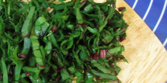 Рецепт булочек с листьями свеклы и свежим сыром