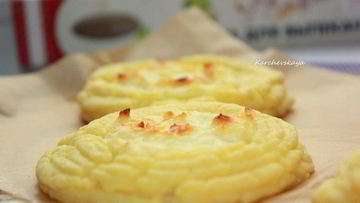 Рецепт Картофельных ватрушек с творожно-сырной начинкой