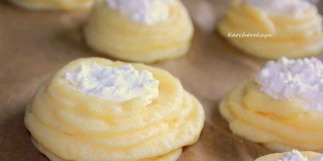 Рецепт картофельных ватрушек с творожно-сырной начинкой