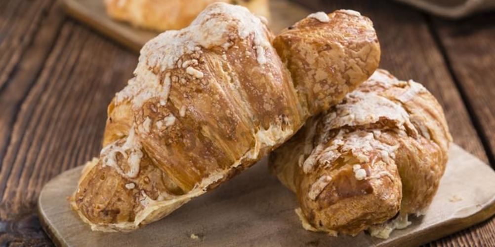 Как приготовить круассаны с сыром из слоеного теста