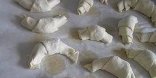 Рецепт круассанов с земляникой, ежевикой и шоколадом