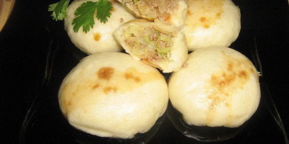 Как приготовить паровые булочки с мясом и капустой