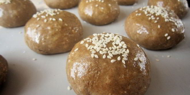 Рецепт ржаных булочек с кунжутом