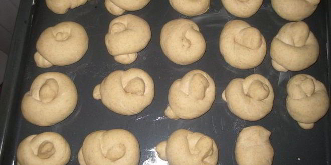 Рецепт закусочных булочек с зеленью и чесноком