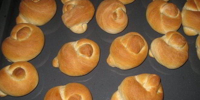 Рецепт закусочных булочек с зеленью и чесноком