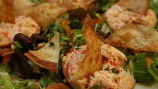 Рецепт Чизкейков со сладким перцем на листьях салата