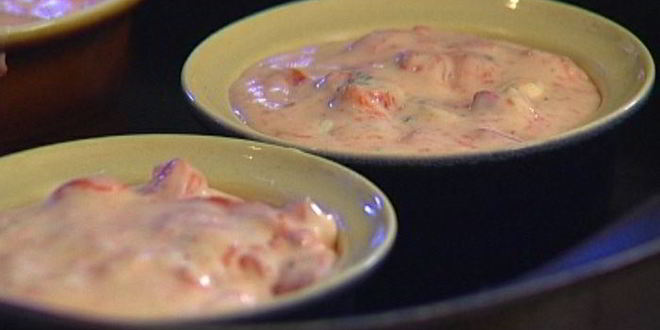 Рецепт чизкейков со сладким перцем на листьях салата